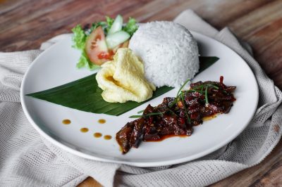 7 Makanan Indonesia yang Populer di seluruh dunia, Apakah ada yang berasal dari daerah Anda?