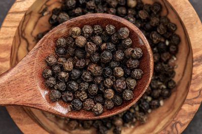 7 Black Pepper Benefits for Weight Loss
