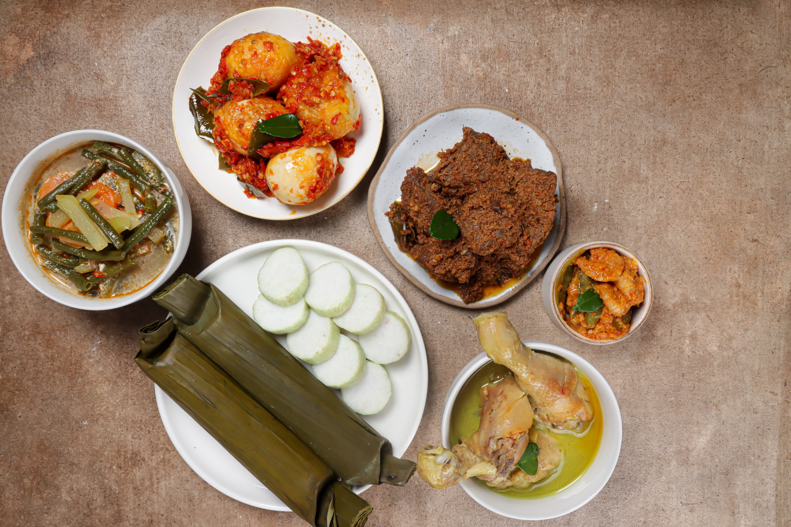 makanan indonesia rendang lebaran telur khas indonesia sambal